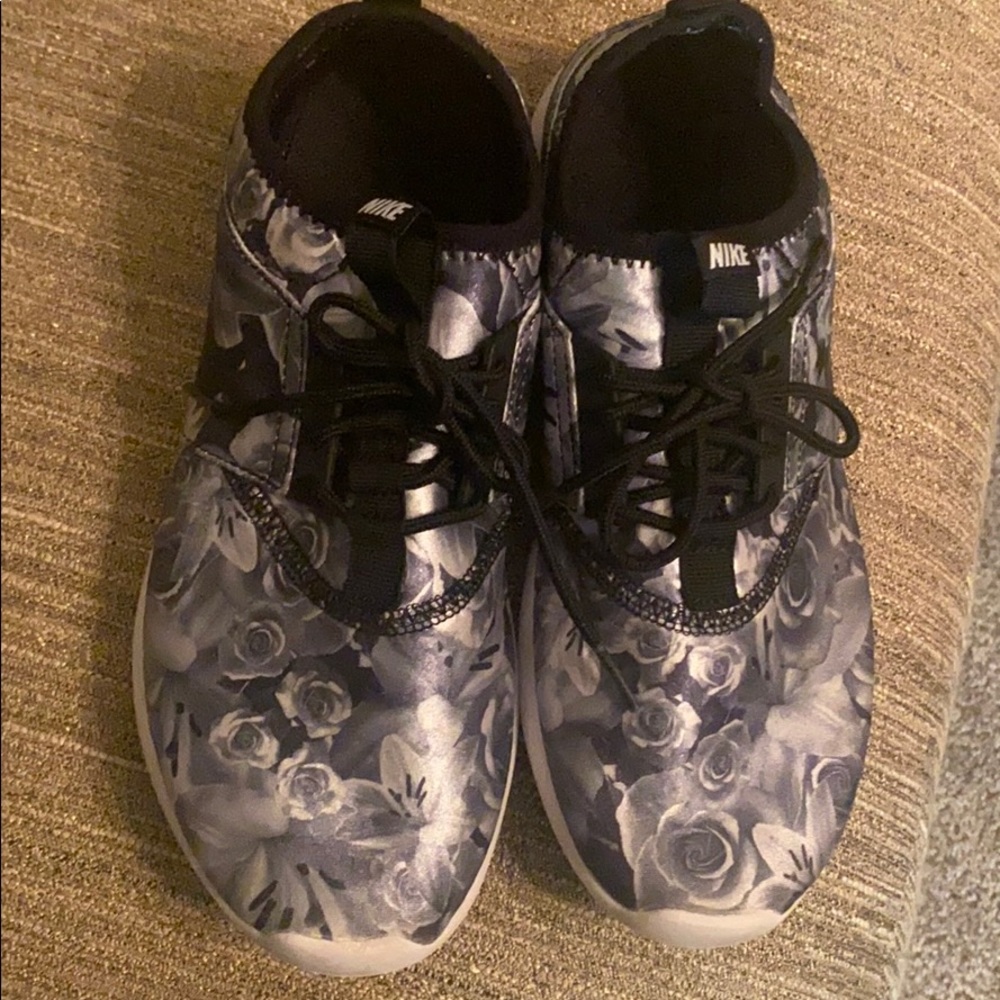 Nike 🤍 Slip Ons